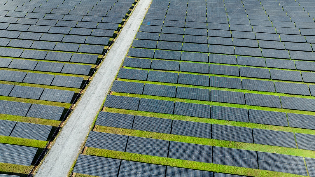 Vista aérea da fazenda solar. Energia solar para energia verde.