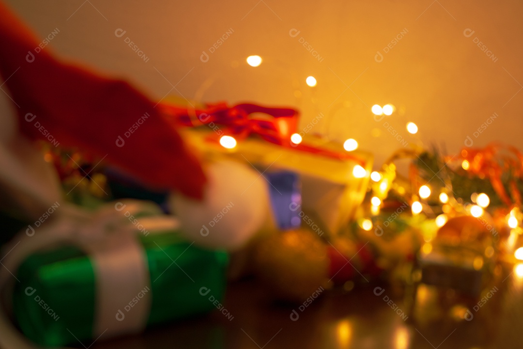 Natal turva fundo com presentes, enfeites e luzes.