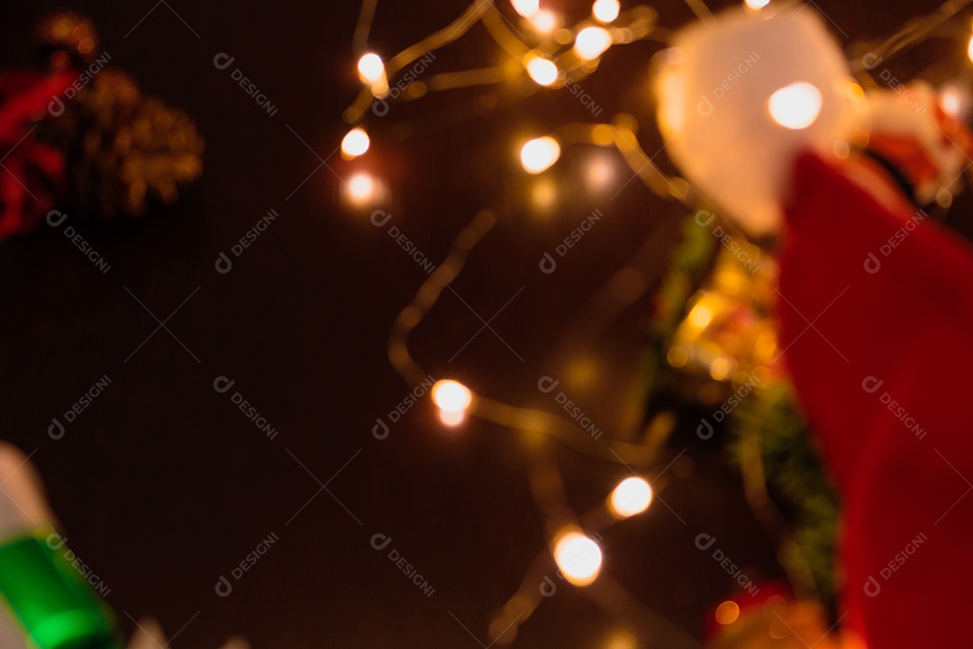 Natal turva fundo com presentes, enfeites e luzes.