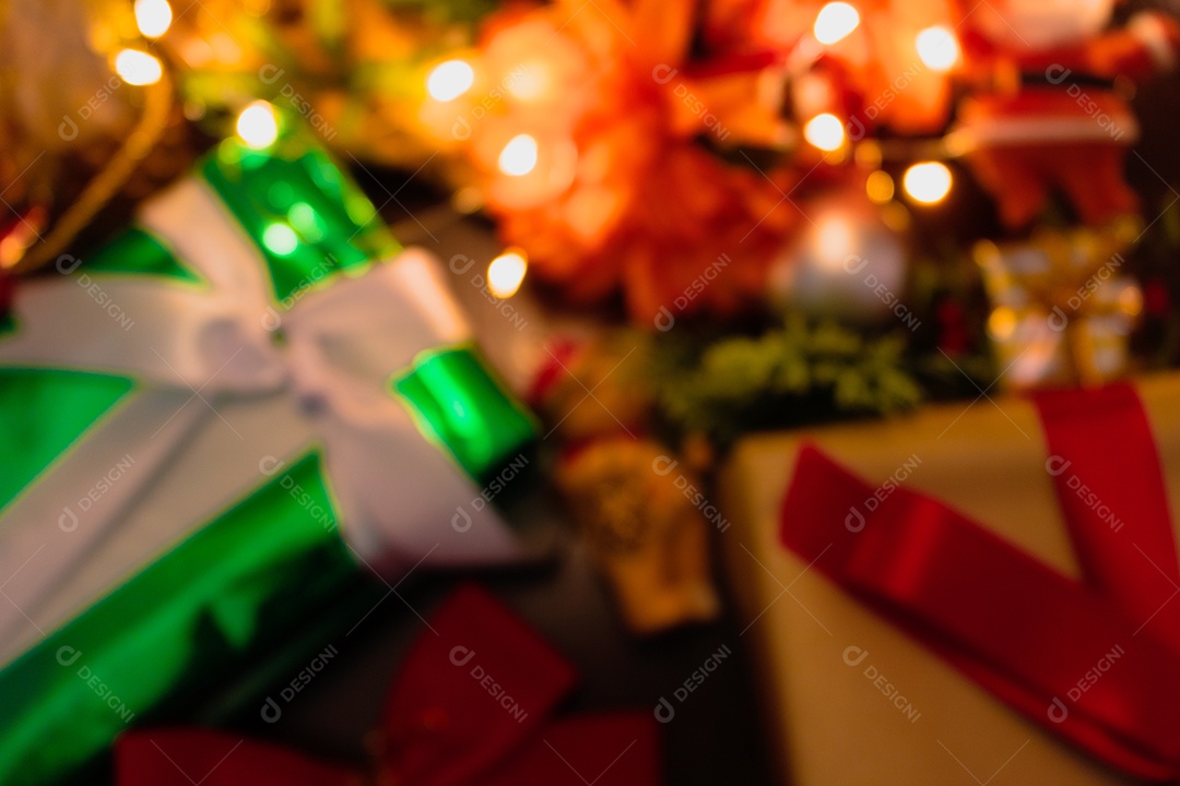 Natal turva fundo com presentes, enfeites e luzes.