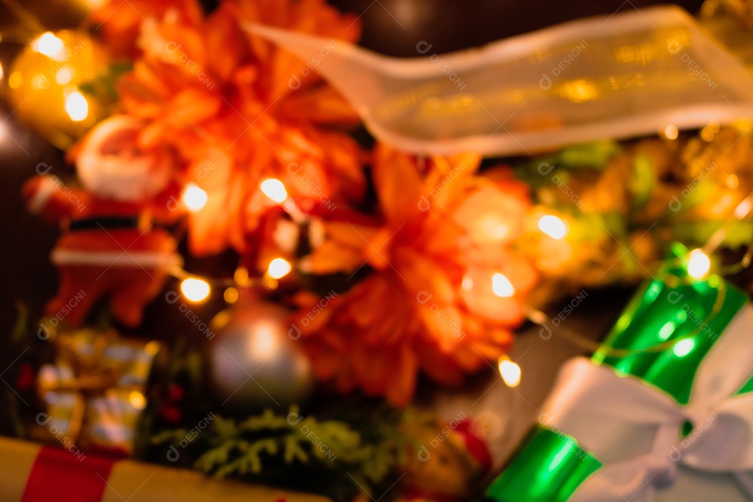 Natal turva fundo com presentes, enfeites e luzes.