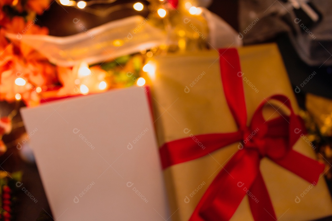 Natal turva fundo com presentes, enfeites e luzes.
