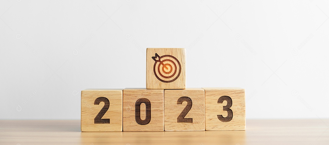 Bloco de 2023 com ícone de alvo de dardos. Objetivo, alvo, resolução, estratégia