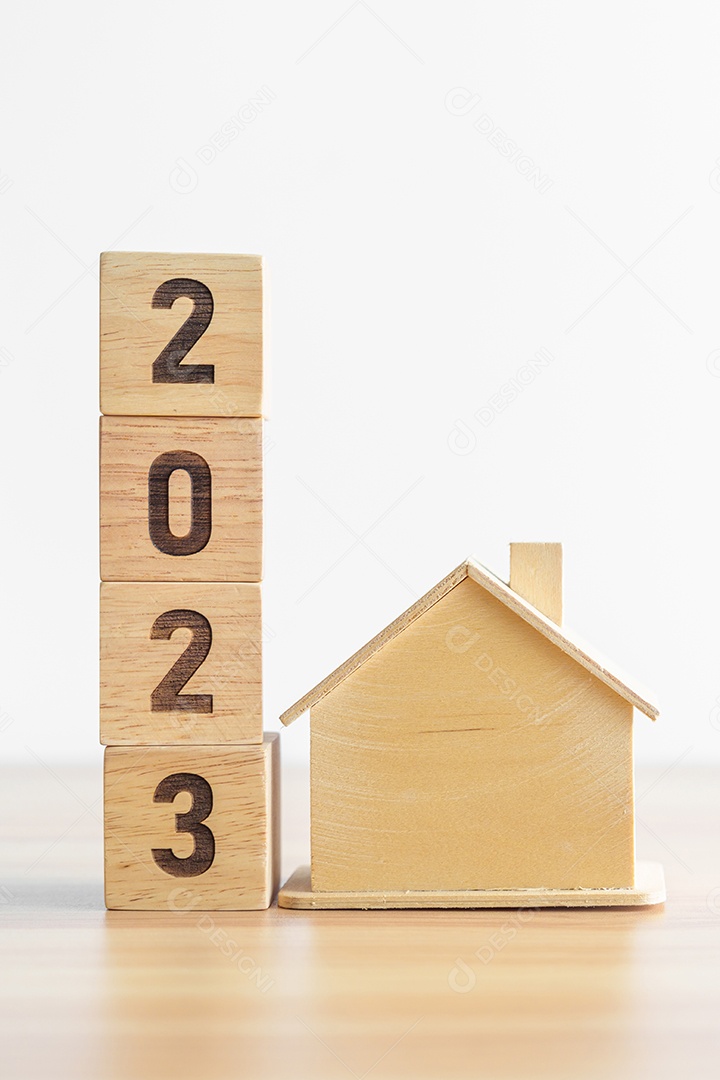 Bloco de 2023 com modelo de casa. imobiliário, Empréstimo à habitação, imposto, investir