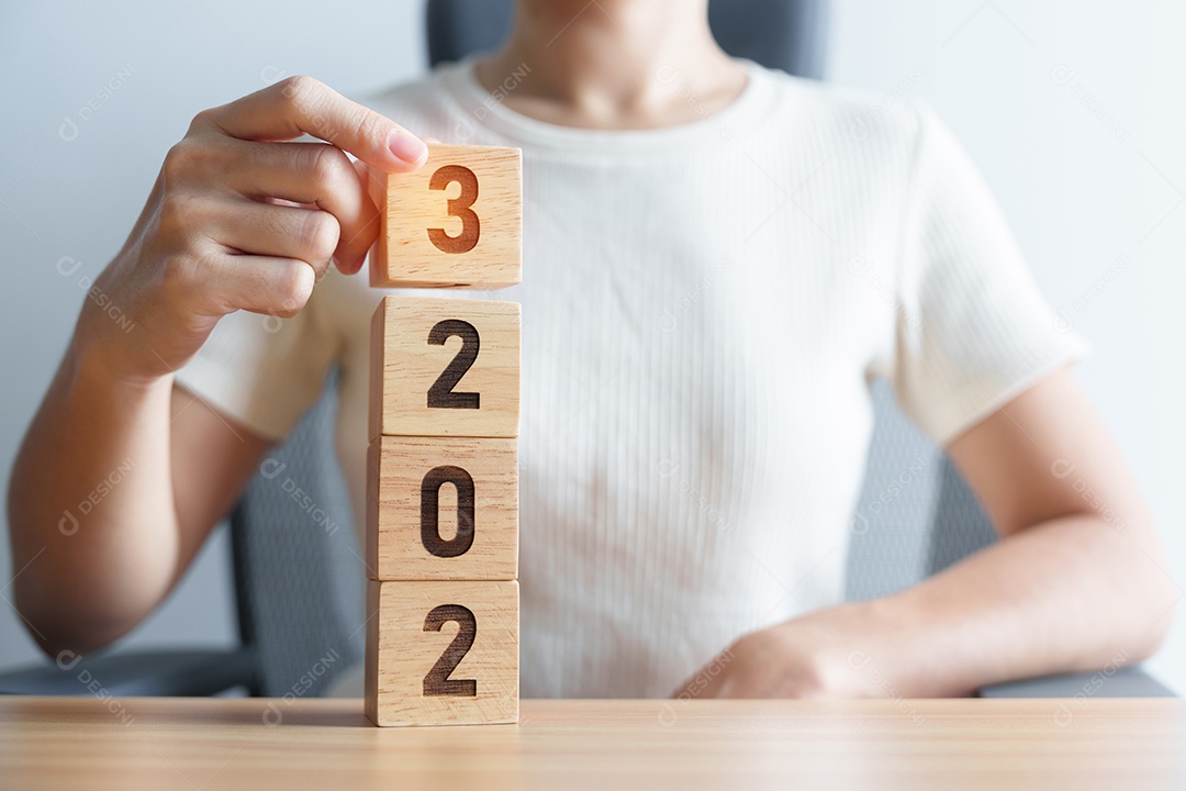 Bloco do ano de 2023 na mesa. objetivo, resolução, estratégia, plano, estrela