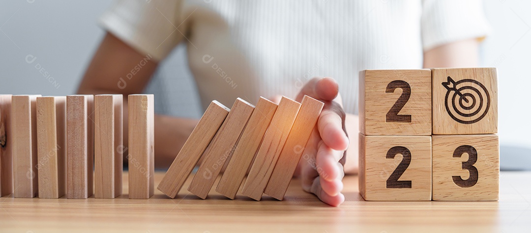 Ano com blocos caindo na mesa, Gestão de Risco, recesso