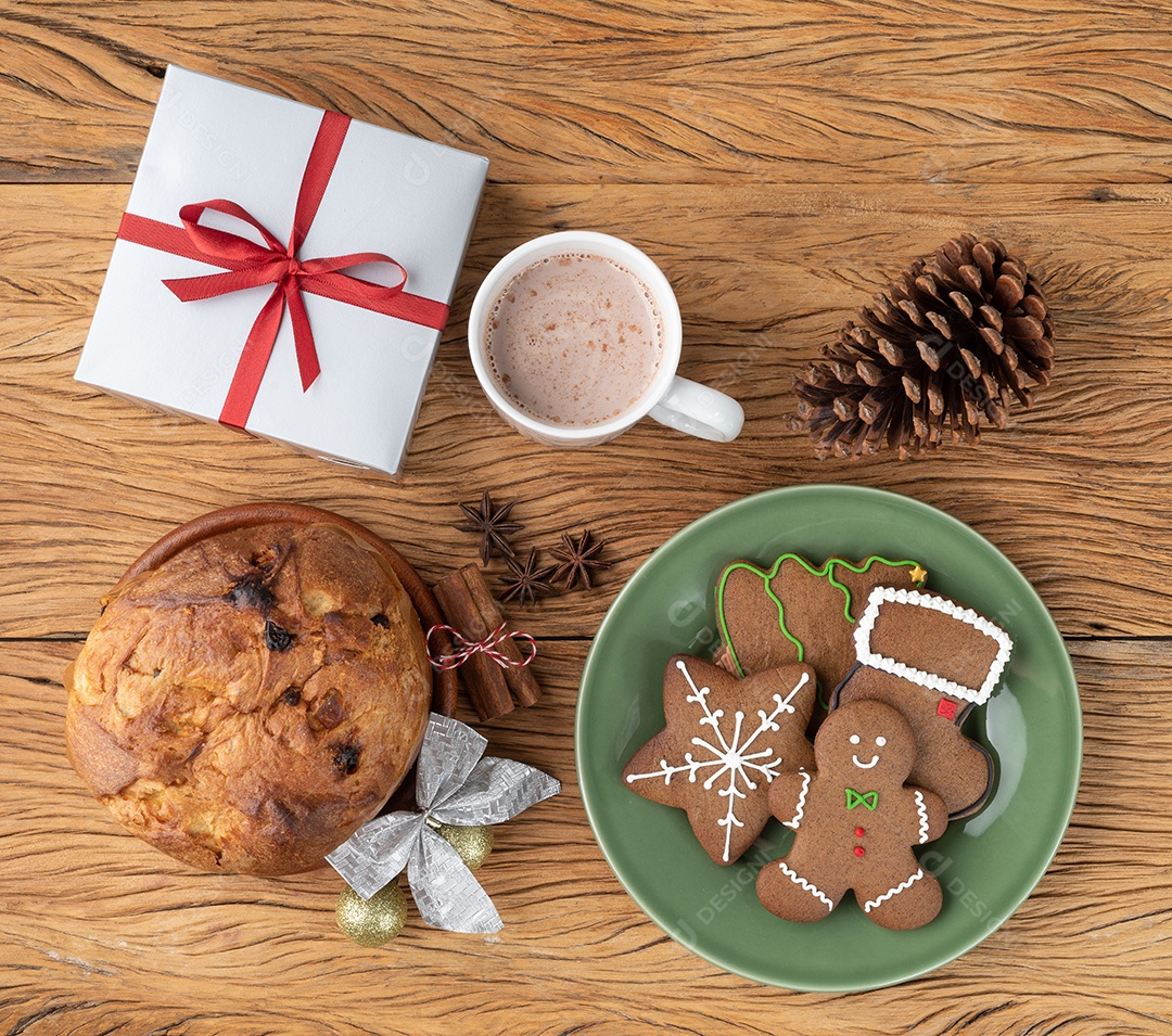 Panetone de bolo de frutas de natal italiano tradicional com gengibre