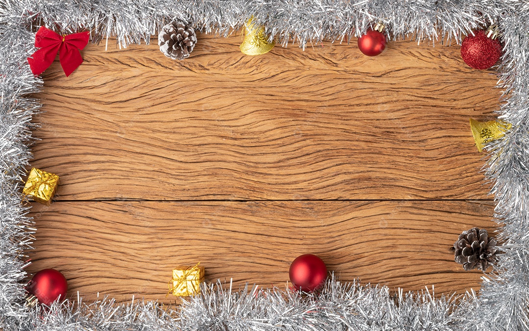 Moldura de natal com caixa de presente, sinos, bolas de natal, pinhas