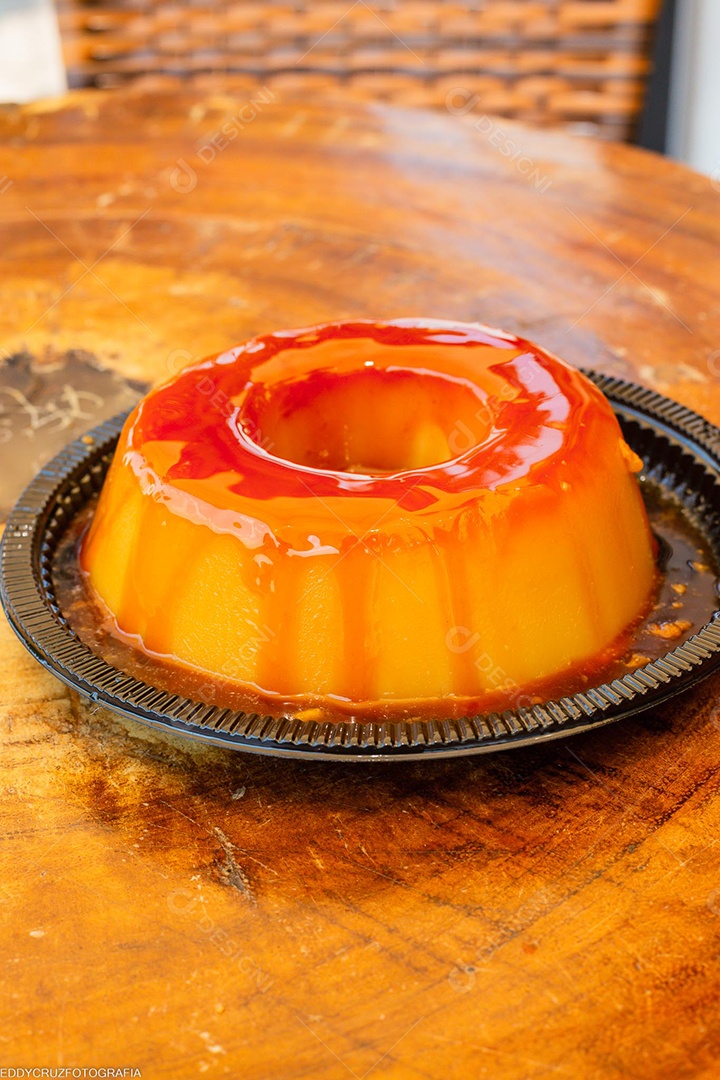 Pudim de leite condensado com calda de caramelo