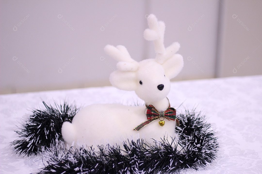 Enfeite sobre uma mesa de natal