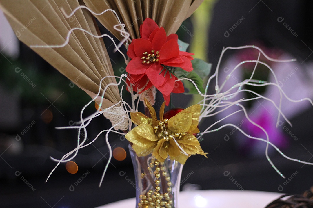 Mesa de festa de aniversario doces comida sobre uma mesa