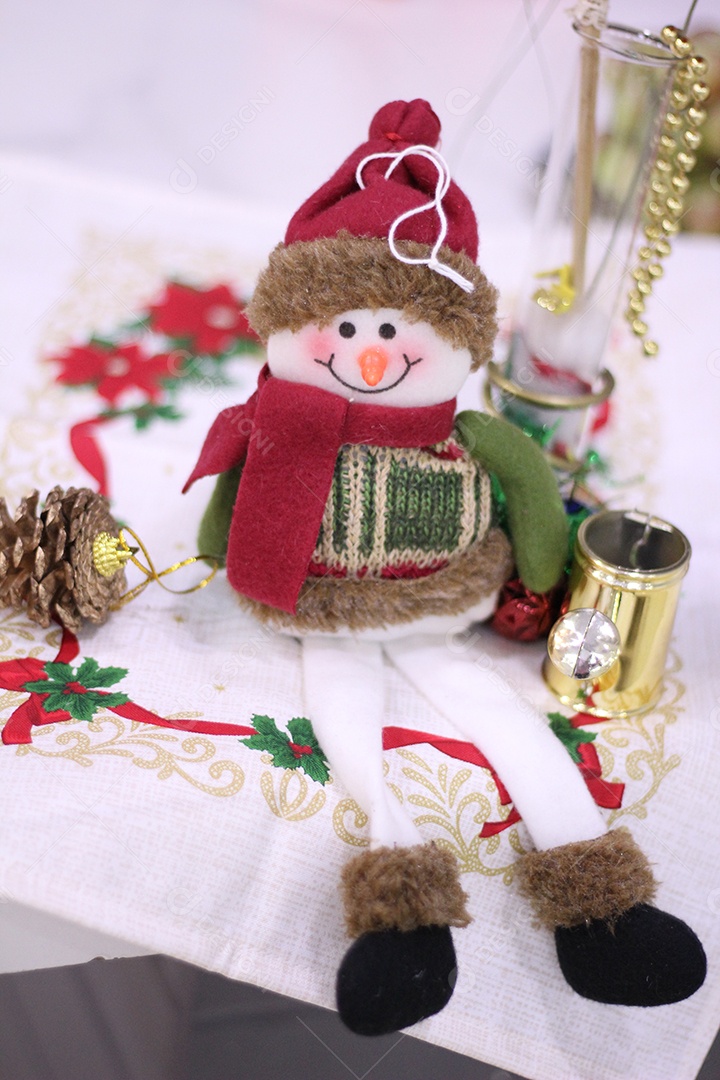 Enfeite sobre uma mesa de natal