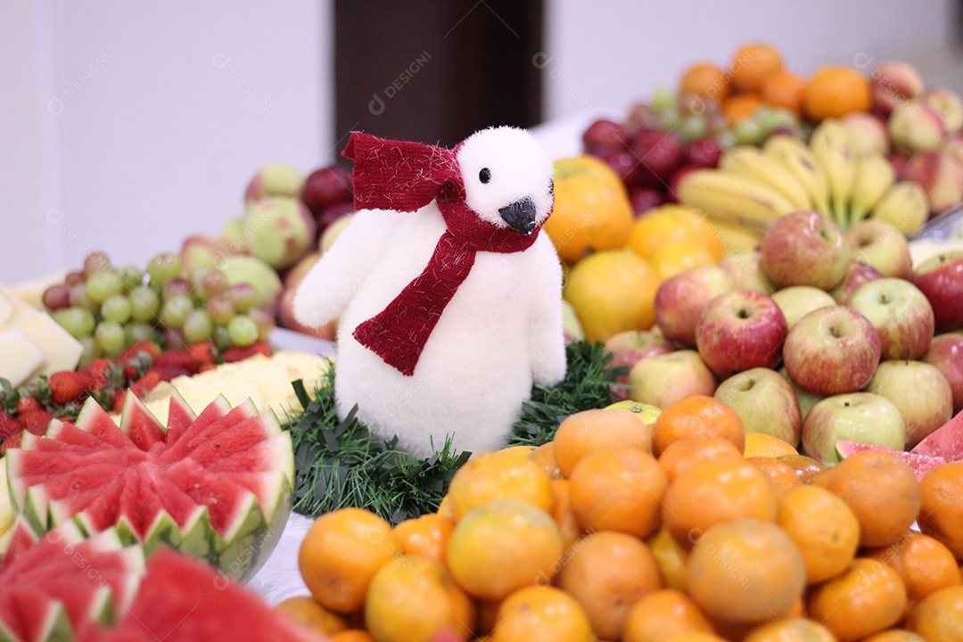 Mesa de frutas sobre uma mesa ceia