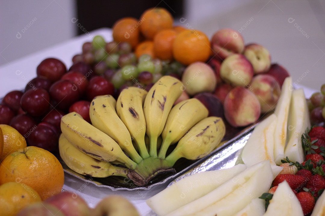 Mesa de frutas sobre uma mesa ceia