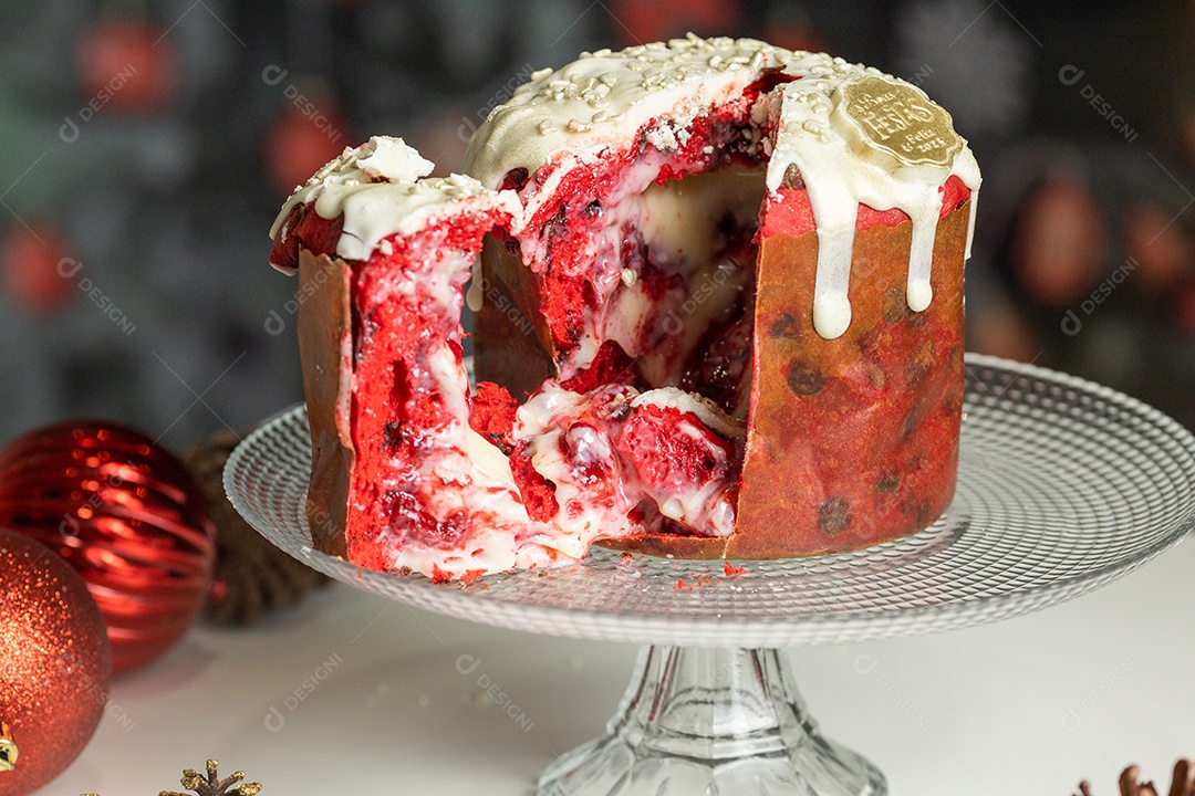 Panetone sobre tigela comida doce
