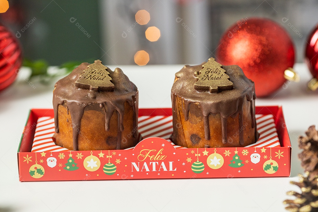 Chocottone sobre tigela comida doce