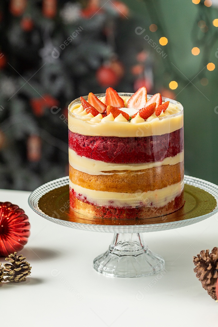 Bolo confeitado de Natal sobre tigela Feliz Natal