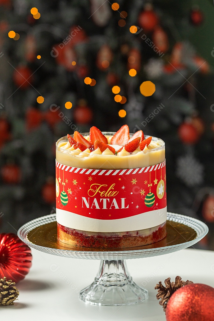 Bolo confeitado de Natal sobre tigela Feliz Natal