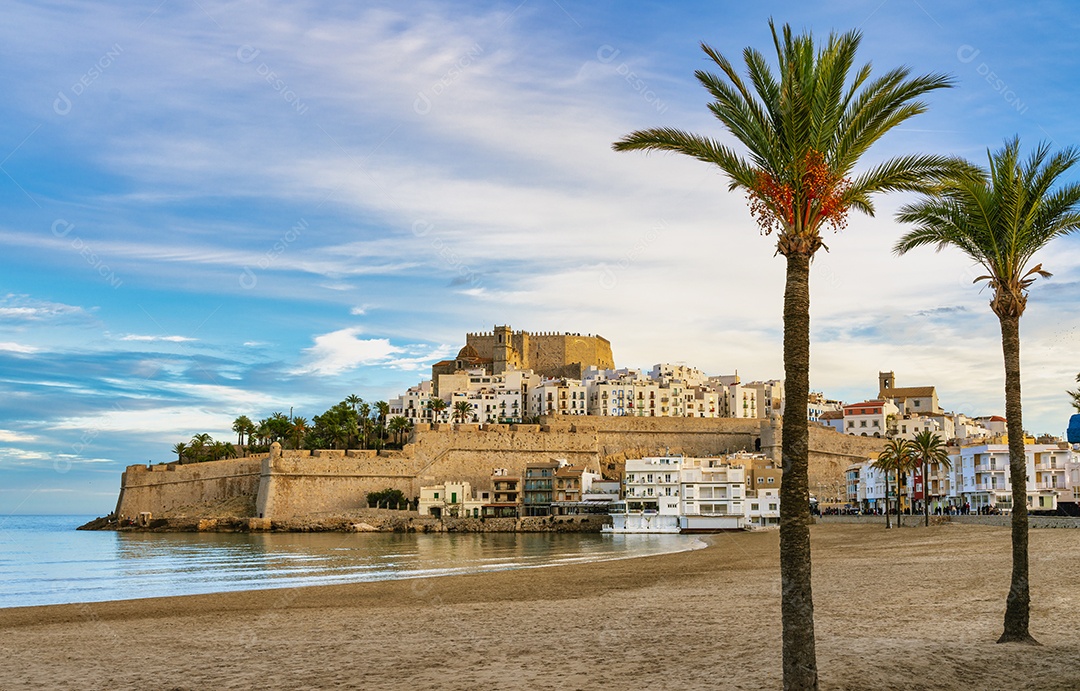 Panorama de Peniscola em Castellon, Espanha - castelo de Papa Luna