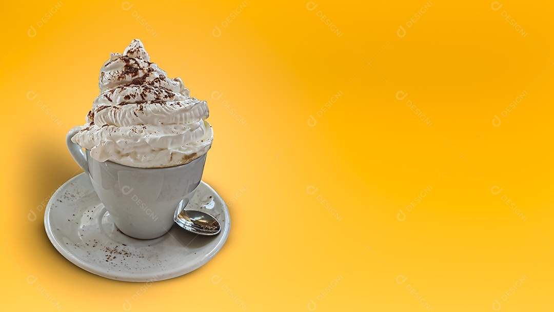 Xicara de café bebida chocolate sobre fundo isolado amarelo