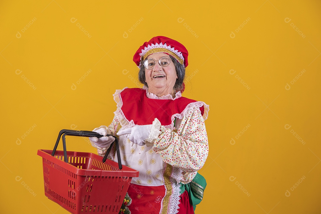 Mamãe Noel sorridente Feliz Natal sobre fundo isolado