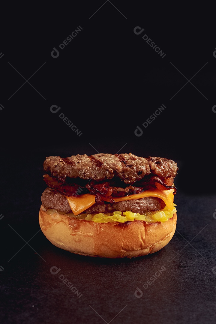 Hamburguer hamburgueria pão carne bacon queijo cheddar cebola alface molho tomate