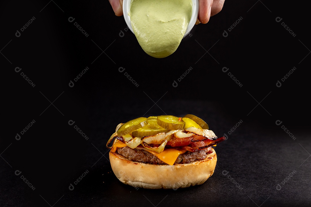 Hamburguer hamburgueria pão carne bacon queijo cheddar cebola alface molho tomate