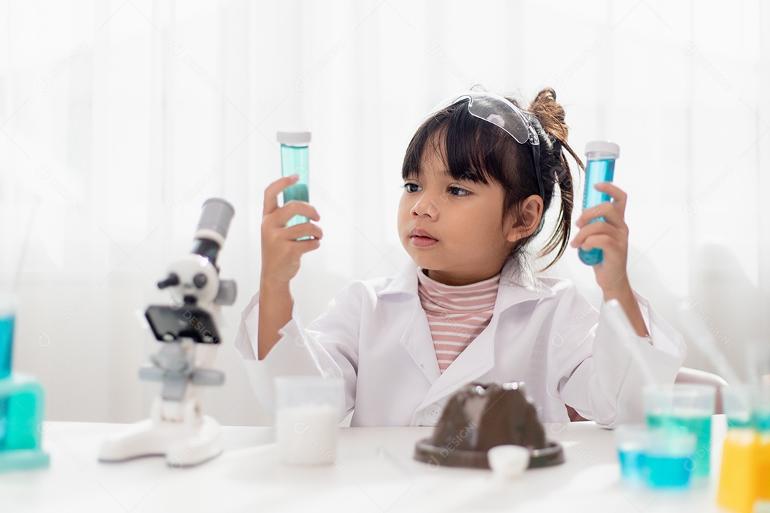 Educação, ciência, química e conceito de crianças - crianças