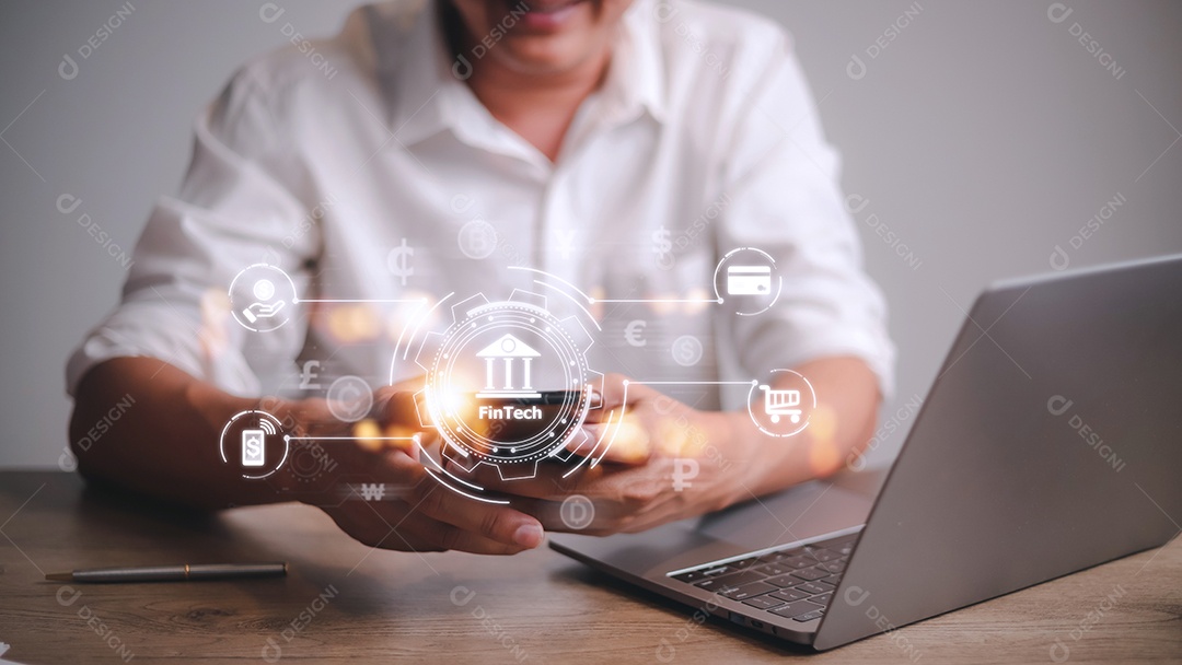 Futuro do empresário do conceito de tecnologia financeira selecionando a palavra fintech