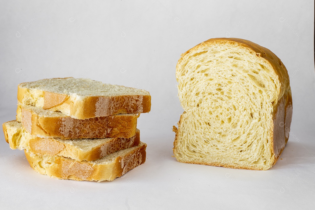 Pão de forma cortados e fatiados empilhados