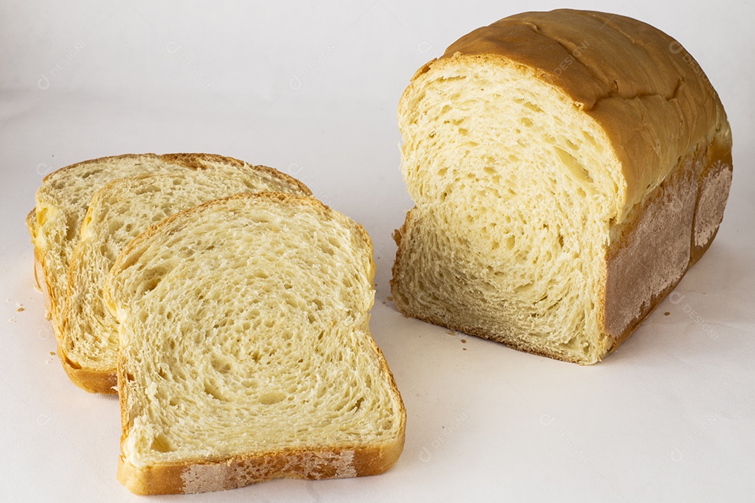 Pão de forma cortados e fatiados empilhados