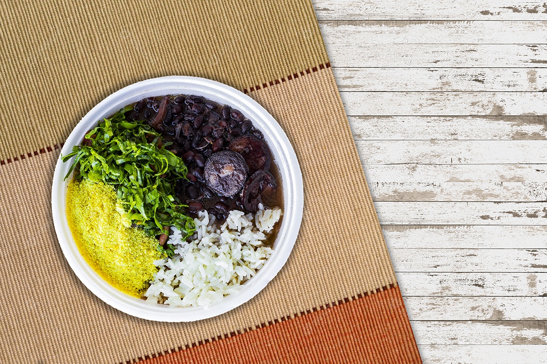 Prato de comida típico do brasil Feijoada