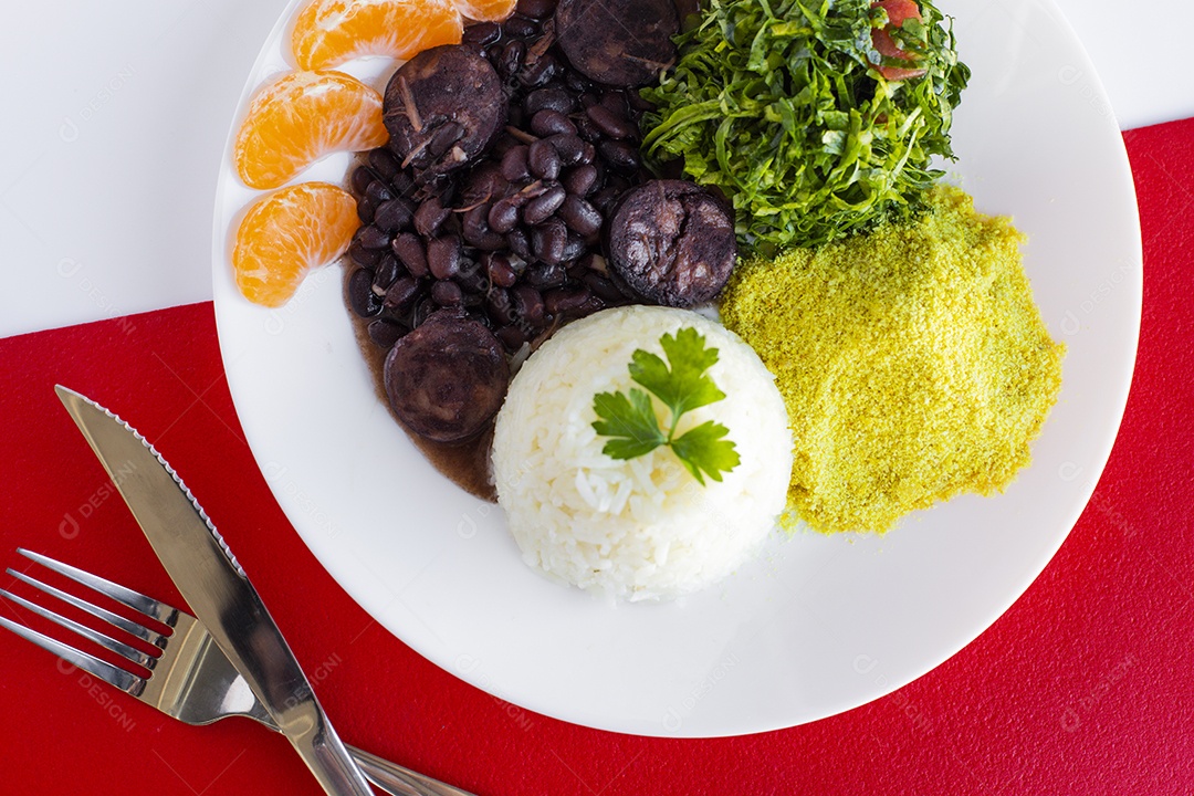 Prato de comida típico do brasil Feijoada