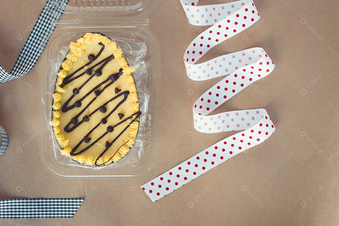 Comida ovo de colher chocolate branco