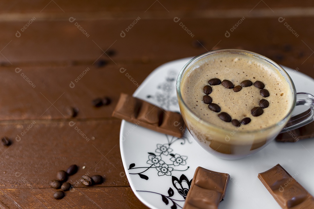 Xicara de café bebida chocolate mesa madeira