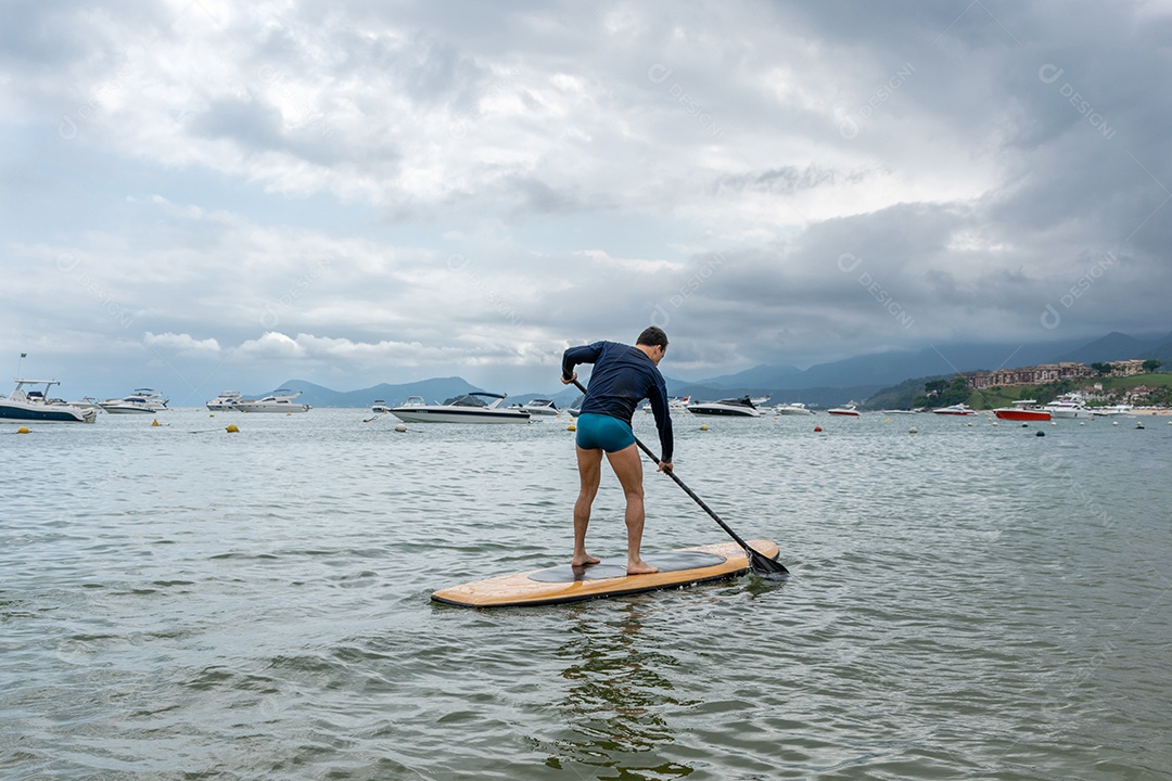 Pai e filho em prancha