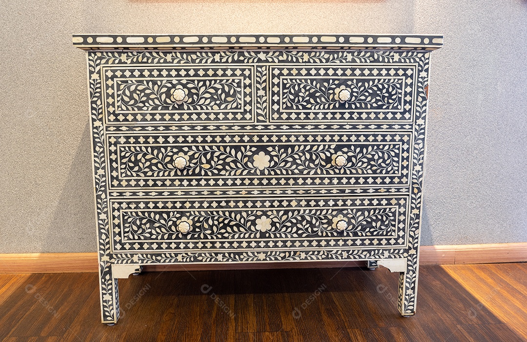 Antique cômoda de gavetas preto e branco