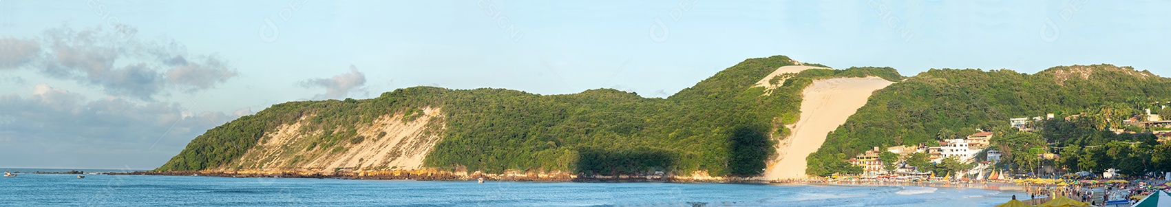 Praia de Cotovelo na cidade de Natal RN / Brasil vista da areia da praia