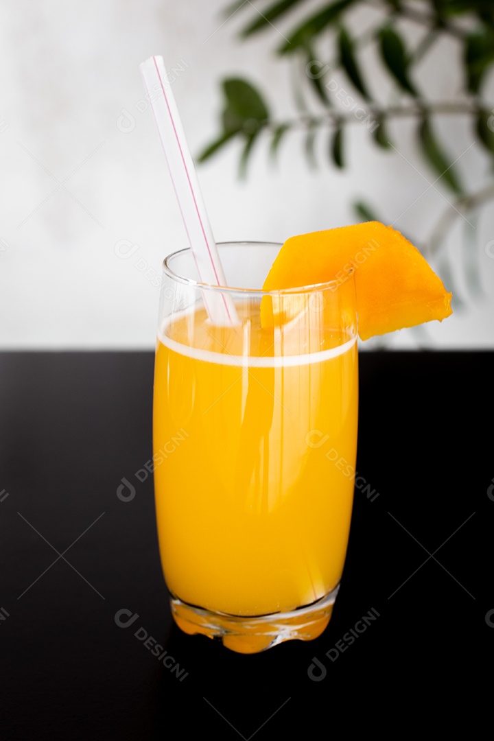 Copo de suco de manga bebida