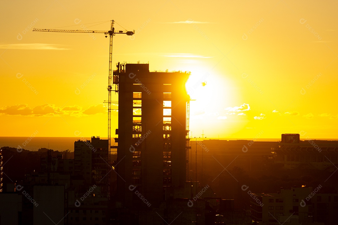 Silhueta de uma prédio edifício por do sol paisagem