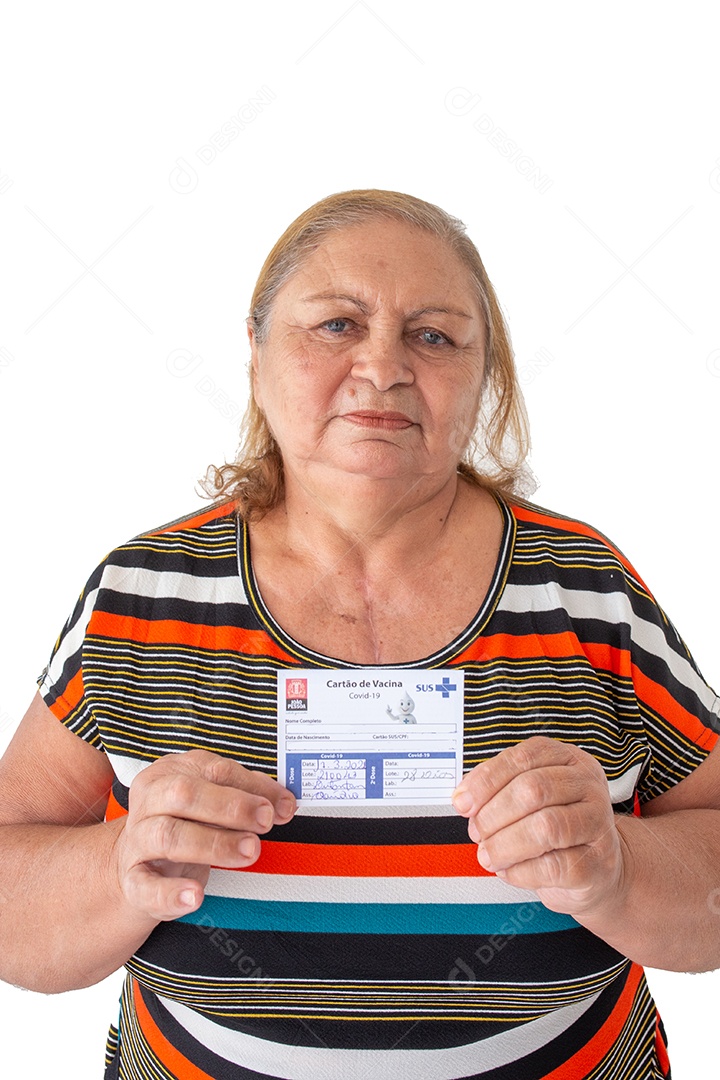Mulher idosa feliz segurando cartão de vacina