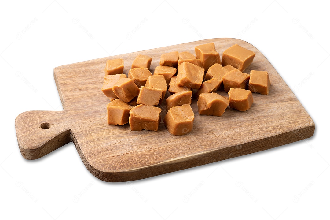 Doce de leite ou doce de leite, tradicional doce de leite sul-americano sobre tábua de madeira.