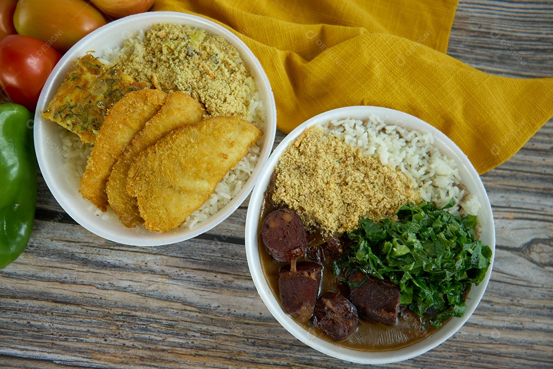 Marmitex feita com comidas típicas brasileiras.