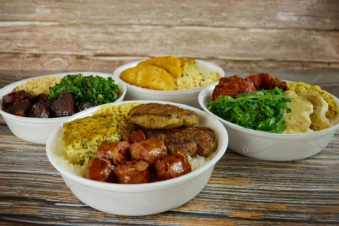 Marmitex feita com comidas brasileiras