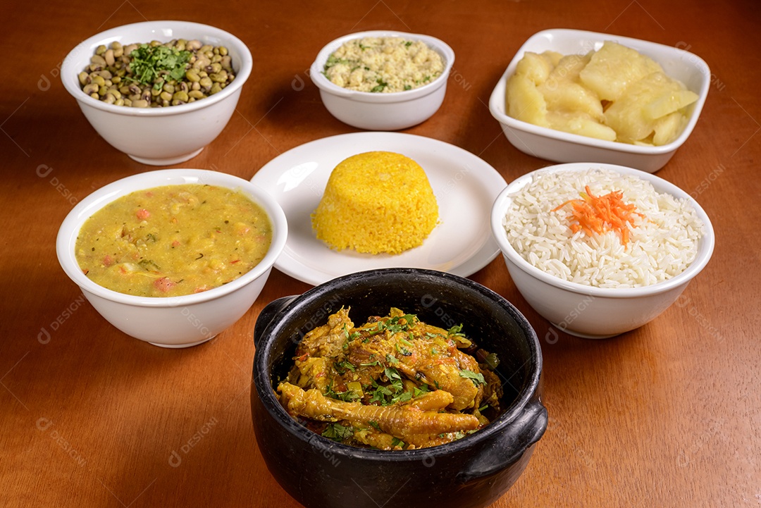 Frango caipira cozido. Cozinha tradicional do nordeste do Brasil.