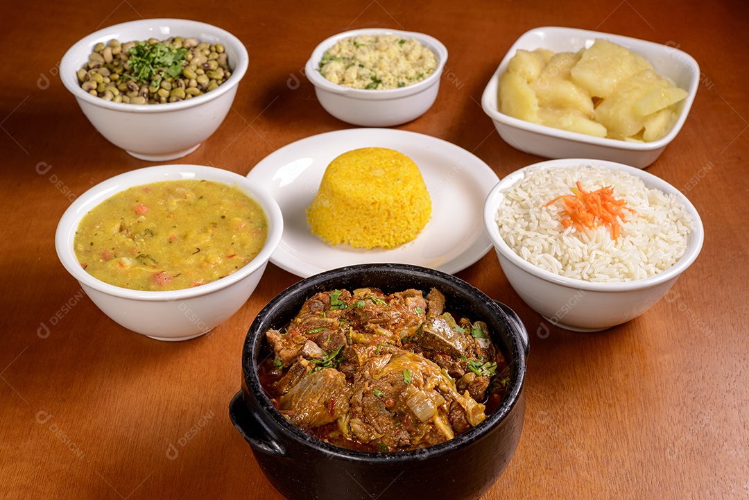 Frango caipira cozido. Cozinha tradicional do nordeste do Brasil.