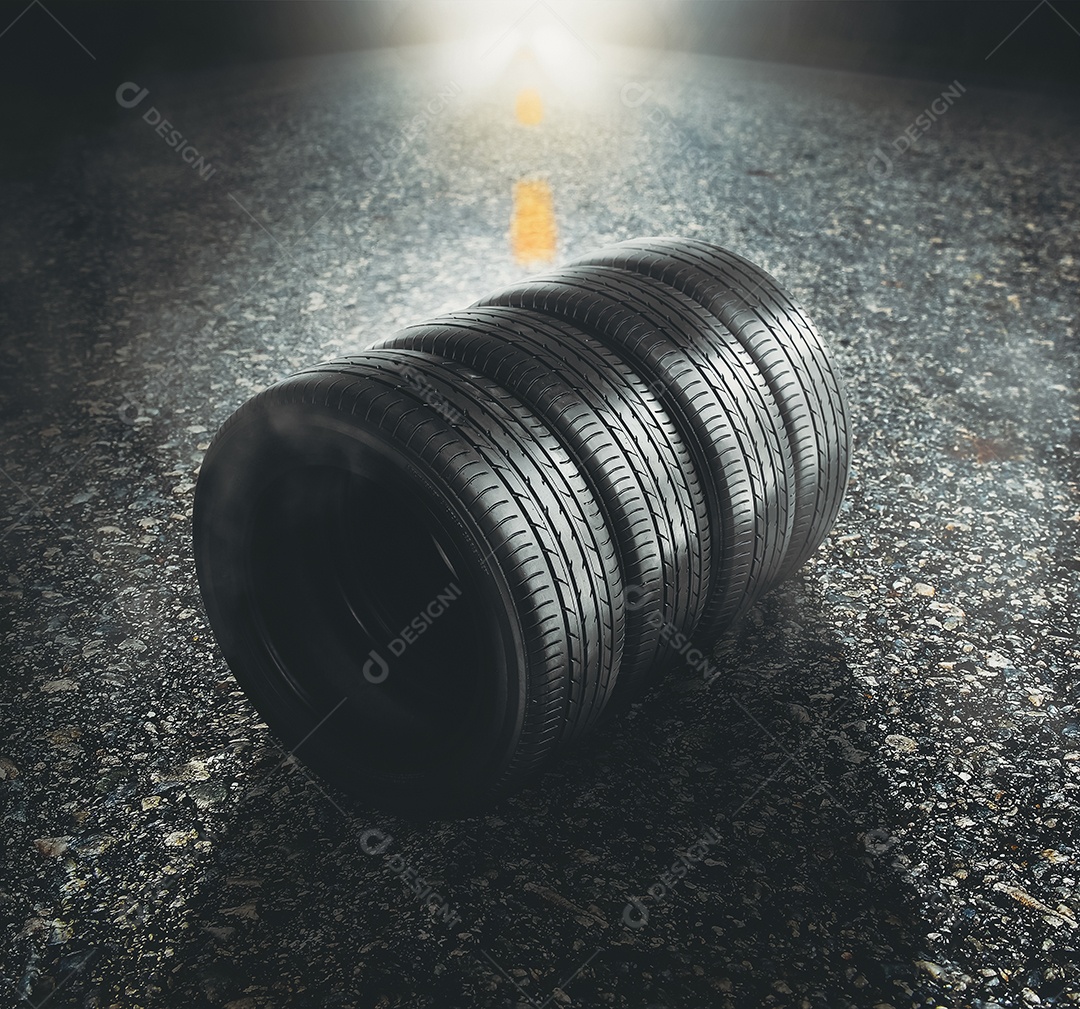 Pneu de carro em uma estrada pavimentada com fumaça e um farol de carro