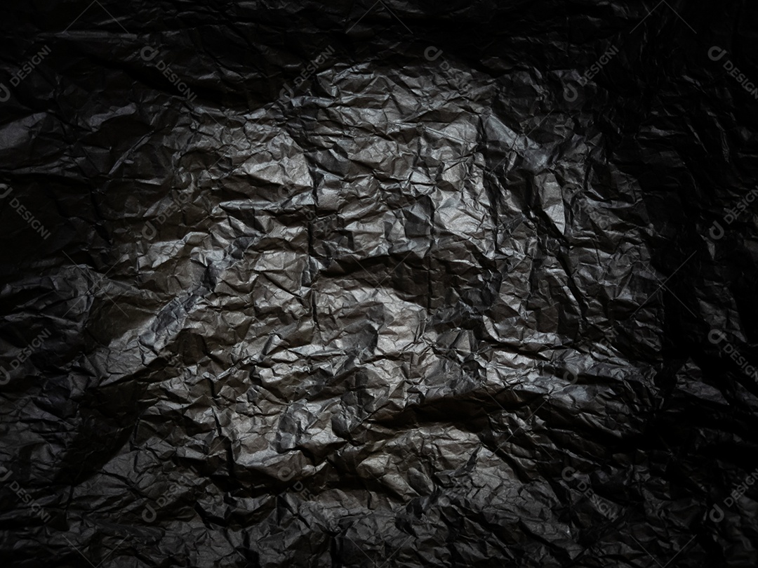 Papel preto amassado com textura. Plano de fundo texturizado preto escuro.