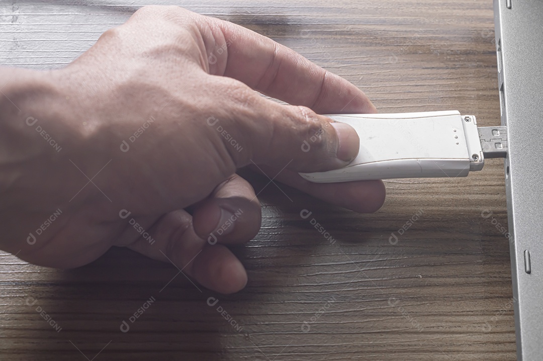 Modem antigo usado para conectar a internet via chip de celular