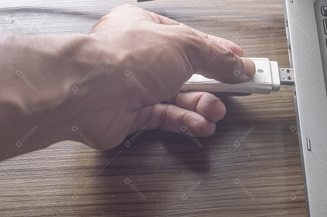 Modem antigo usado para conectar a internet via chip de celular